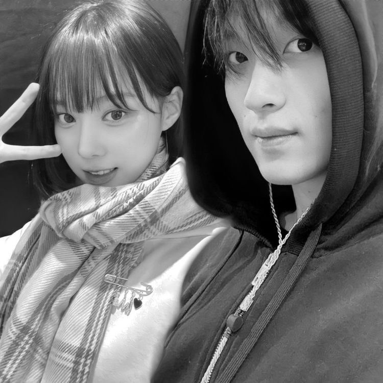 Duo yang kepanasan seharian.