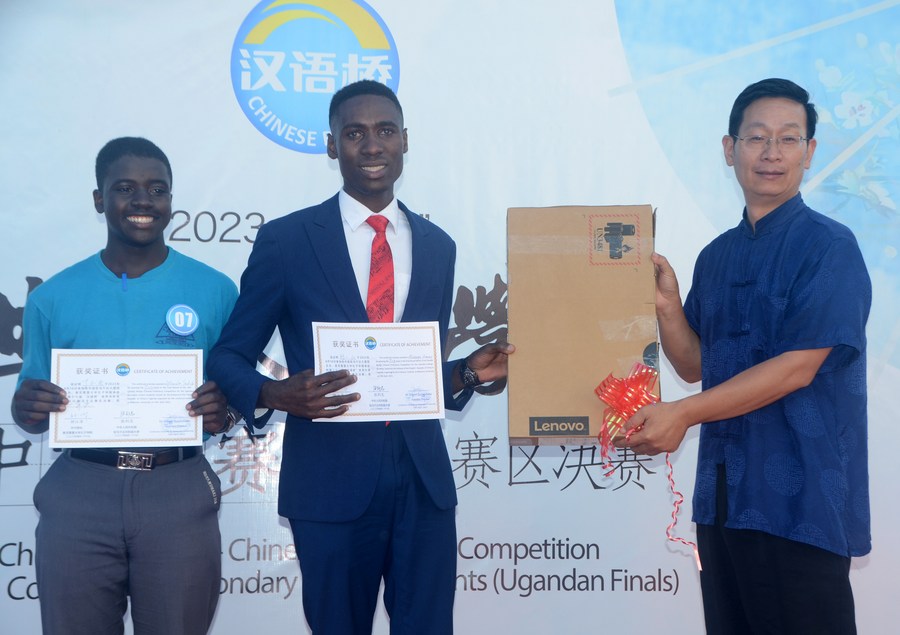 XHNews's tweet photo. Uganda holds the "Chinese Bridge" competitions aimed at testing college and secondary students' proficiency in Mandarin https://t.co/TqtkyPDk03 https://t.co/rmVDy0VNsk