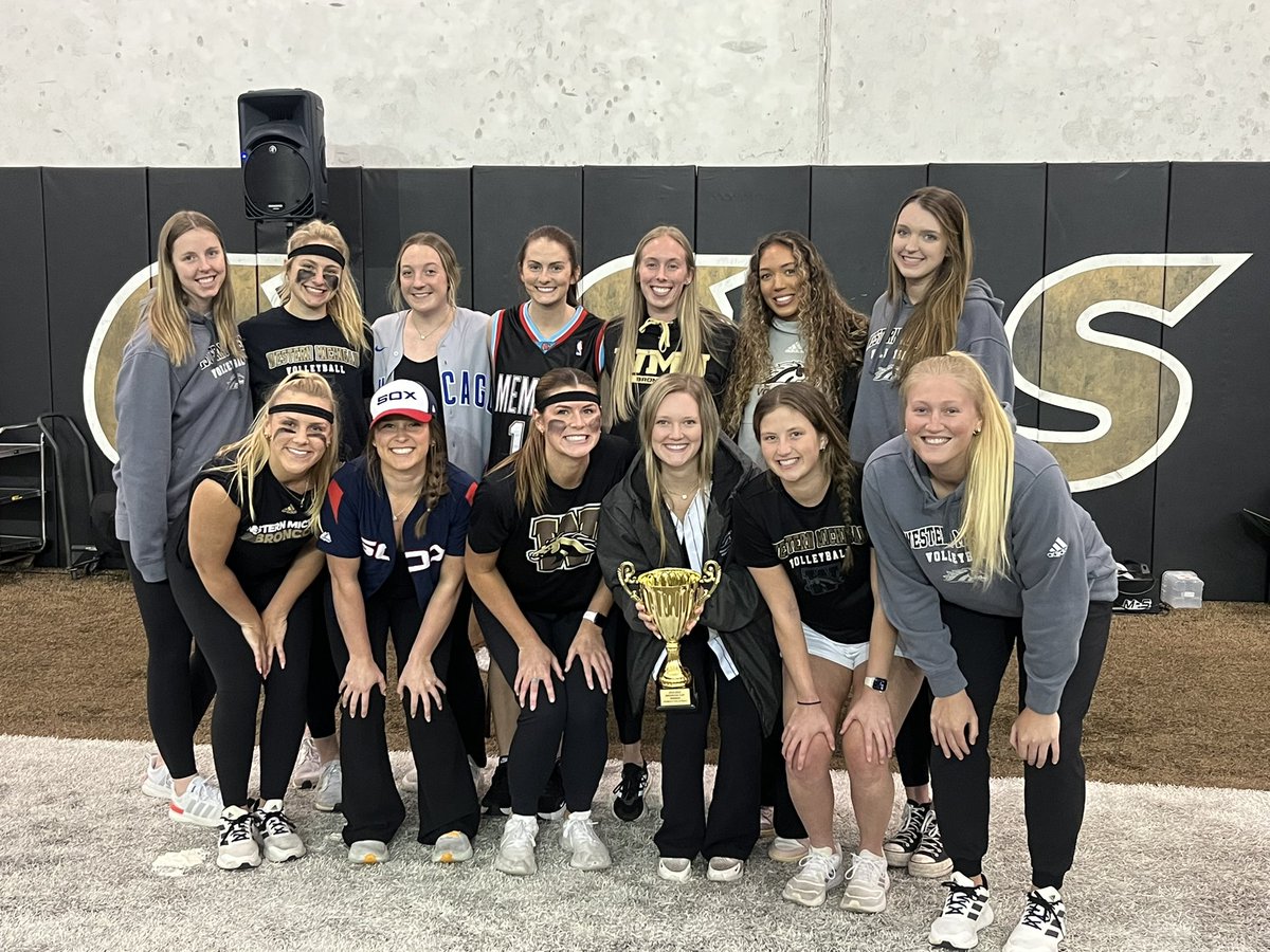 2023 Broncos Cup community service award winners with 657 hours as a team! Go Broncos