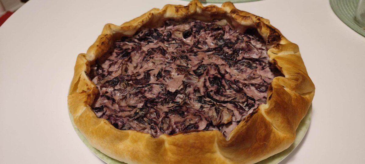 Se non sapete cosa #cucinare per la #cena di stasera, ecco un'#idea #facile e #golosa: #tortasalata di #radicchio rosso e #ricotta. 🥧🥧🥧lacucinadibacco.it/torta-salata-d…
