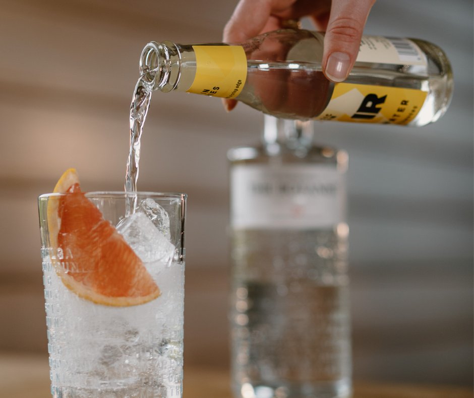 The Botanist? Check ✅ Fellow certified B Corp @LixirDrinksUK? Check ✅ Try mixing with premium soda water to experience the delicate, complex and balanced flavours of The Botanist. Looks like we’re ready for the weekend, are you? #GinandSoda #BCorp