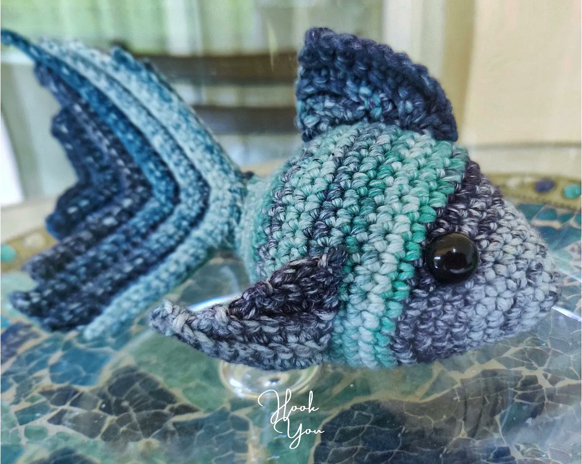 mdobleerre's tweet photo. Como decía Dori, “Sigue nadando, sigue nadando, sigue nadando, nadando, nadando”🎶
Hoy vamos bajo el mar con este pececito 🐠

📝Adaptación de #KateWood
🧶@katiayarns
🛒@la_puntual_patch

#HookYouCrafts #amigurumi #crochet #fish #cute #handmade #sea #goldfish #degrade #lanaskatia https://t.co/hCXl2xXcKU