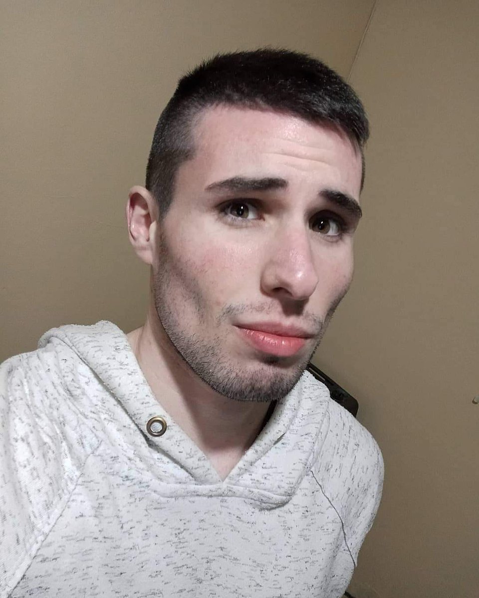 vinoypastillas's tweet photo. Segun mi cara que consumo https://t.co/EzfuhHSgnz