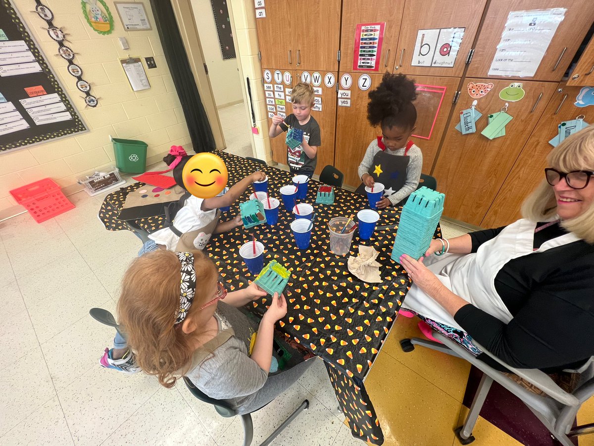 What do you do with cardboard 🍓containers from #TheWheelOakley? Paint them and use them as planters for #EarthDay2023 of course! Such a great way to repurpose these <a href="/MsEMaloney/">Elizabeth Maloney</a> + <a href="/saylerparkjags/">Sayler Park School</a> 👏🏻<a href="/IamCPS/">I Am CPS</a> 

#BeBetterJags #CPSandMe