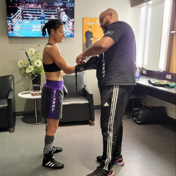 Boxingbutterfly's tweet photo. https://t.co/UcY95w0eSB
Je tiens à remercier @eottm_boxing qui diffusera mon combat sur https://t.co/D9nWJMke6J ! Également, un GROS MERCI à Stéphane Loyer et Ismael Vicente qui travaillent dans l'ombre pour organiser mon combat! Gracias por todo!
#TEAMMVB #1GRLARMY #BOXING https://t.co/bDBRIqSlF3