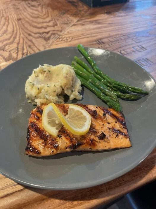 pub_dubs's tweet photo. Weekend Special #pdubs #stallionsprings
Lemon pepper glazed salmon
https://t.co/CrHUG0SENP https://t.co/WDs6tfrRER
