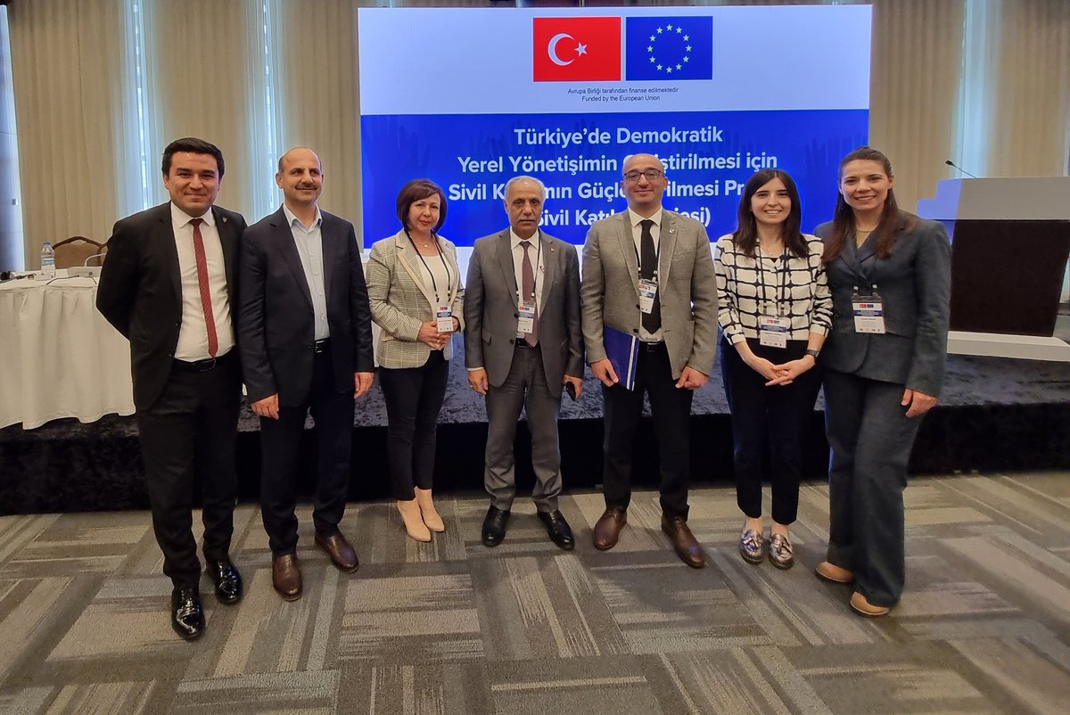 ElazigSivilTplm's tweet photo. @icisleriSTi'nin faydalanıcısı olduğu “Sivil Katılım Projesi İstişare Toplantısı” #Kamu, #STK ve #üniversite temsilcilerinin görüş ve önerilerini almak üzere @undpturkiye, AB Delegasyonu, @ABBaskanligi, @TBB ve @icisleriSTi katılımlarıyla gerçekleştirildi.#siviltoplum #dernek https://t.co/GVK0m89RKX