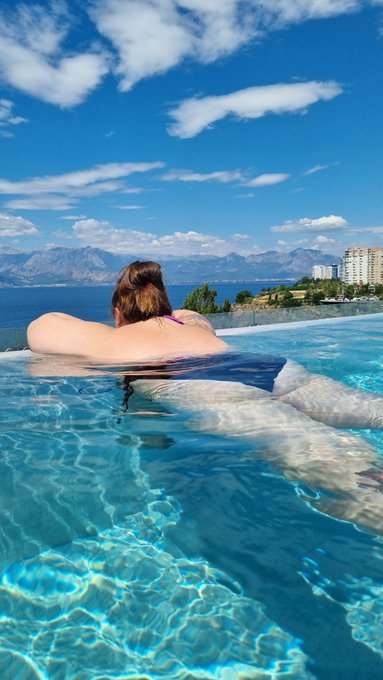 Summer is just around the corner, and I wanted to share with you how much I love the sea! There's nothing