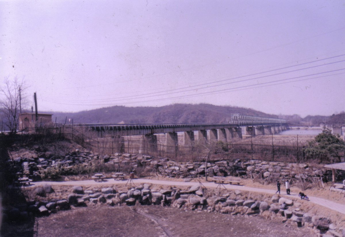 Korean_DMZ_Vets's tweet photo. Just realize, it has already been 25 years now since Freedom Bridge closed down to vehicle traffic and started using the new Unification Bridge! Freedom was rebuilt in 1952 and was the main bridge to Panmunjom! #dmz #dmzwar #freedombridge #korea #rok https://t.co/y9s6AiYjyh