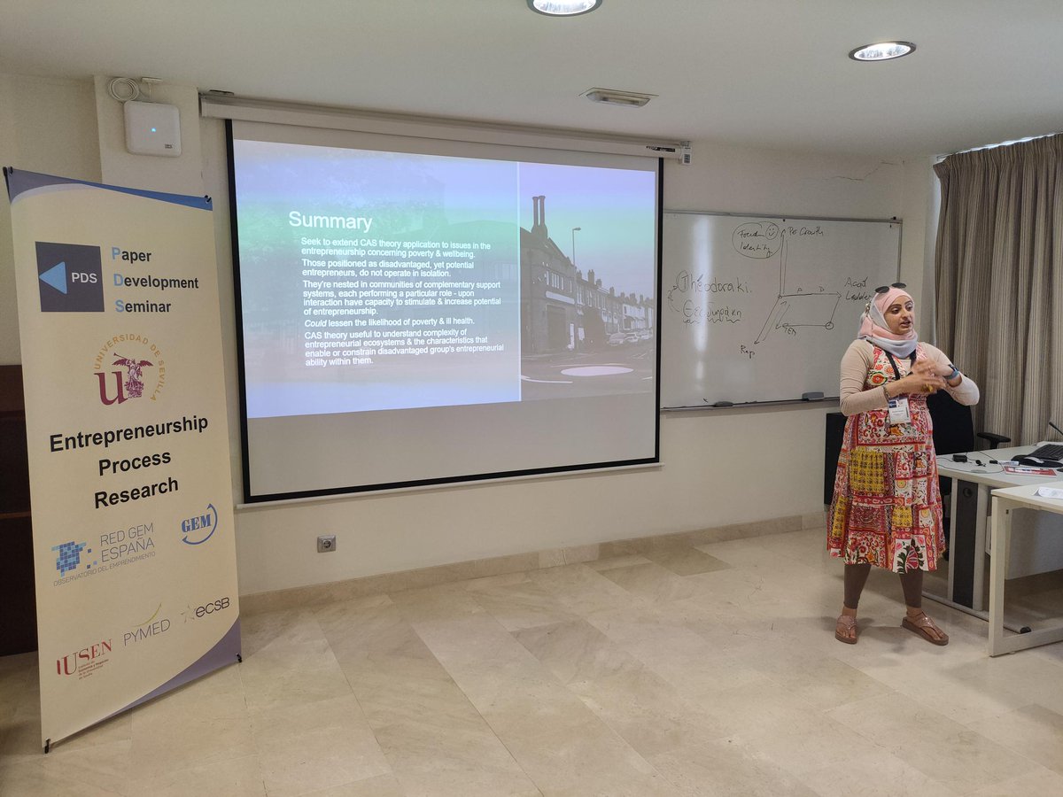 PdsEntrep's tweet photo. Can entrepreneurship improve the impoverishment and well-being for those who cannot afford a new dress? is the title of the work presented by Sundas Hussain in #6PdsEntrep
Thanks for your excellent work 👏👏👏 https://t.co/XmrQJ482Kq