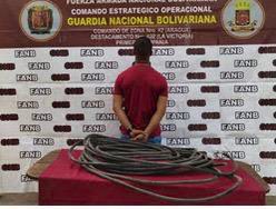 Redi_andes's tweet photo. RT || GJ @dhernandezlarez #FANB en la lucha contra los mineros urbanos ilegales que desmantelan los cascos de las ciudades en función de su beneficio personal y perjudicando al colectivo, así como la estabilidad social.
#EscudoBolivariano2023
#RevoluciónÉtica https://t.co/Vlmw9B1anI