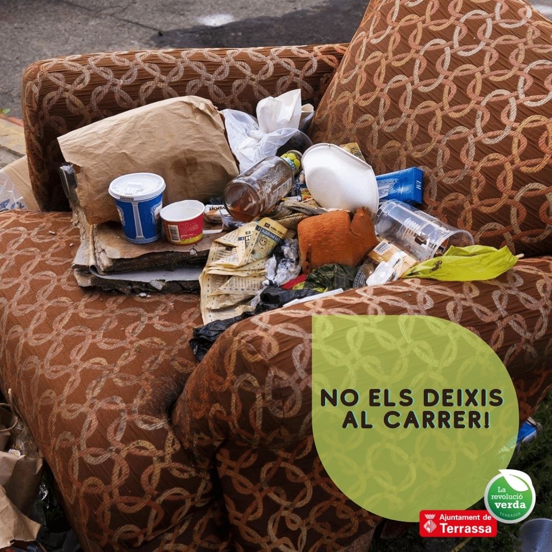 trsmediambient's tweet photo. ❌No deixis els mobles i trastos vells al carrer!
Truca al telèfon de la neteja 900 720 135 per informar-te de quant es recullen els mobles al teu barri o porta'ls a les deixalleries municipals. Obertes de dilluns a diumenge!

#TerrassaMediAmbient #Neteja #Residus #TerrassaNeta https://t.co/7PPQ02sBcD