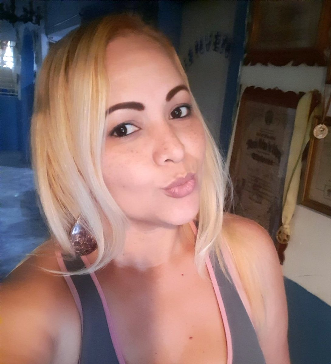Besos a la vida que me ha dado tanto!!! Buenos días mis corazones hermosos! Dios nos bendiga en cantidades industriales! Feliz Martes. 💋💋💋