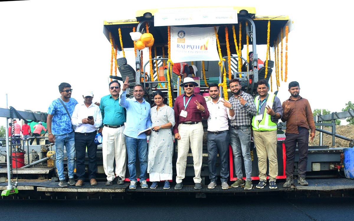 prtimesofficial's tweet photo. ‘Guinness’ Worth!
As part of the Azadi ka Amrit Mahotsav celebrations, an innovative concept of by continuously constructing the longest bituminous concrete road on Amravati-Akola Highway no. 53 was successfully carried by 'Raj Path Infracon' &amp; has been registered in Guinness https://t.co/cyNbf121S8
