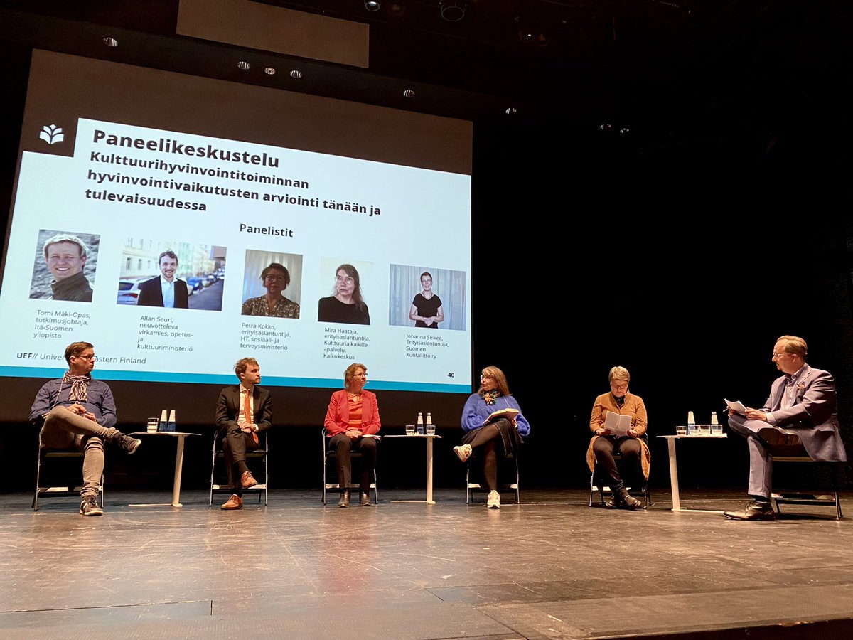 Millaista kulttuurihyvinvointitoiminnan hyvinvointivaikutusten arviointi on tänään ja tulevaisuudessa? Panelisteina <a href="/temakinen/">Tessa Makinen</a> / <a href="/VAIKtaloUEF/">UEF // Vaikuttavuuden talo</a>, Allan Seuri / @okm, <a href="/_miramei/">Mira Haataja</a> / @KulttuuriaKaik, Petra Kokko / <a href="/STM_Uutiset/">Sosiaali- ja terveysministeriö</a>, <a href="/JoSelkee/">Johanna Selkee 🏳️‍🌈 🇫🇮</a> / <a href="/Kuntaliitto/">Kuntaliitto | Kommunförbundet</a> moderaattorina <a href="/JaMartikainen/">Janne Martikainen</a>