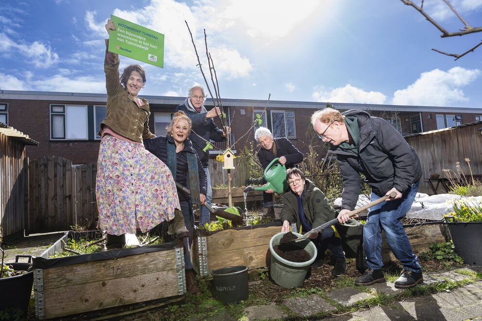 Hoe kun je zelfstandig blijven wonen in je eigen wijk, contact met buurtgenoten houden én actief blijven? Met het plan een woongroep voor 50+ op te zetten stapten buurtgenoten van de #Tuinstadwijk in #leiden naar woningstichting <a href="/onsdoelleiden/">Ons Doel</a>. 

corporatiebouw.nl/woongroep-tuin…