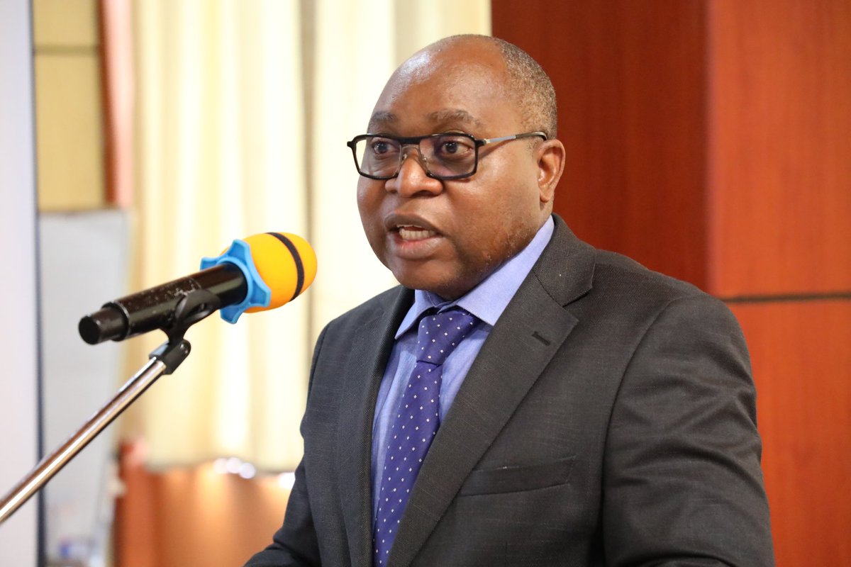 Waziri wa Katiba na Sheria  Mhe. Dkt. Damas Ndumbaro  akifungua Mafunzo elekezi ya awali kwa waajiriwa wapya wa Ofisi ya Taifa ya Mashtaka yanayofanyika mjini Morogoro kuanzia tarehe 15 hadi 21 Aprili, 2023.