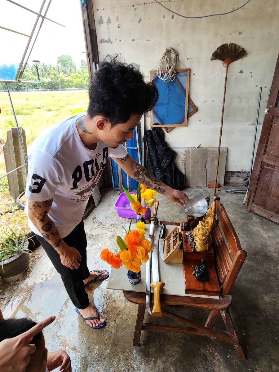 USai1998's tweet photo. ကျနော်ကကျနော်ပါပဲ🥃 https://t.co/DCvmQGbCls