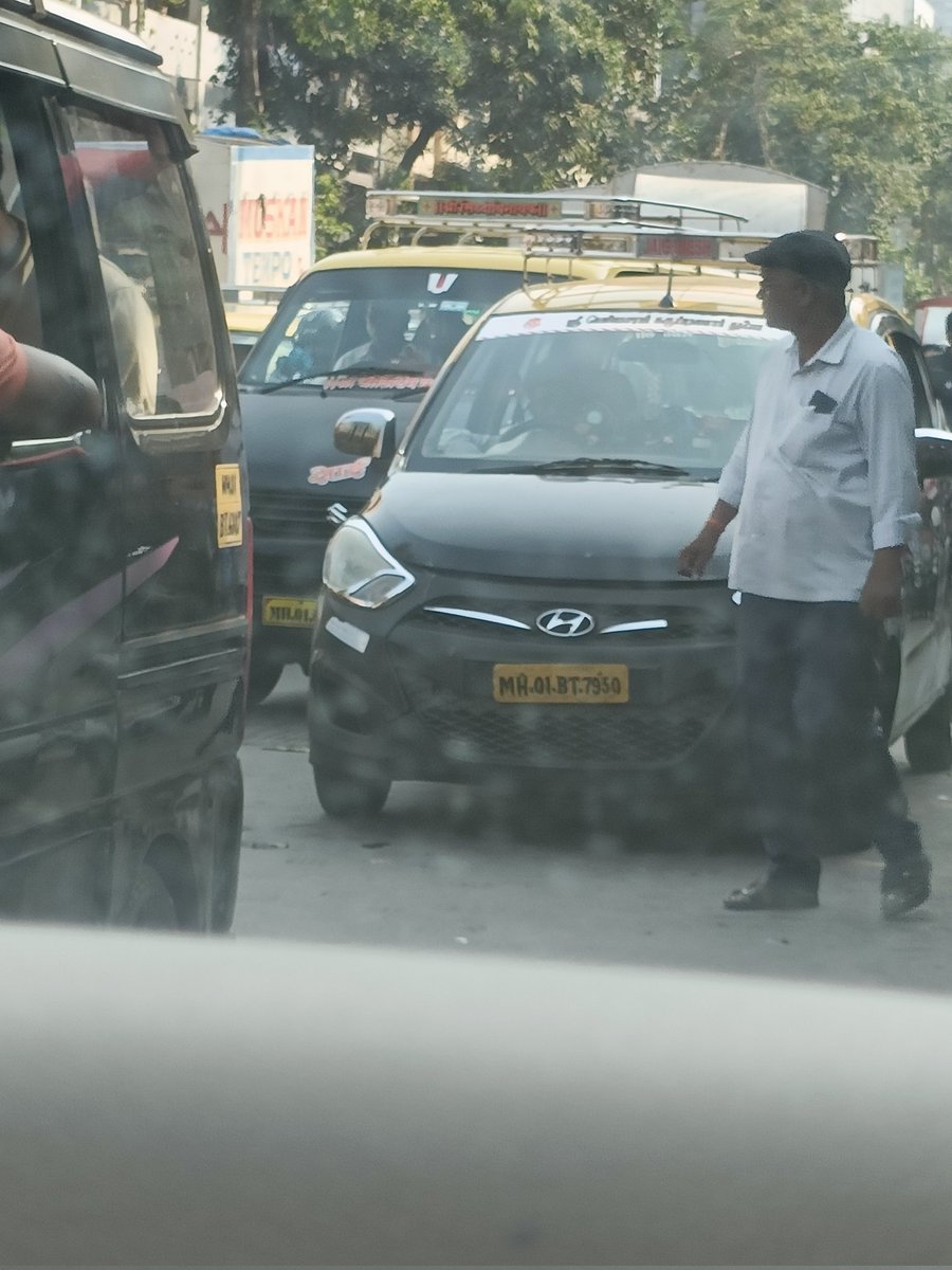 YASHBHOSDK's tweet photo. @IdiotsRoads @MumbaiPolice @CPMumbaiPolice https://t.co/DxBqfTF63S