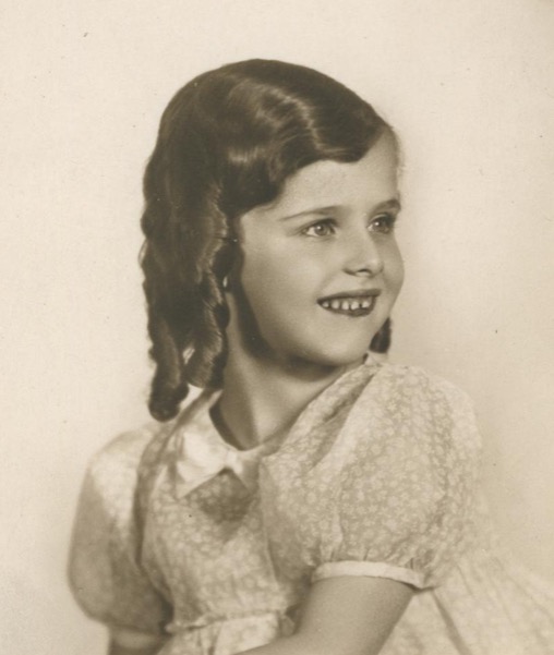 AuschwitzMuseum's tweet photo. 18 April 1932 | A Czech Jewish girl, Doris Kindlerová, was born in Prague.

In #Theresienstadt Ghetto from 17 December 1942. 
Deported to #Auschwitz on 18 May 1944. Registered in the Theresienstadt family camp in Birkenau. She did not survive. https://t.co/7plIgZU1l6
