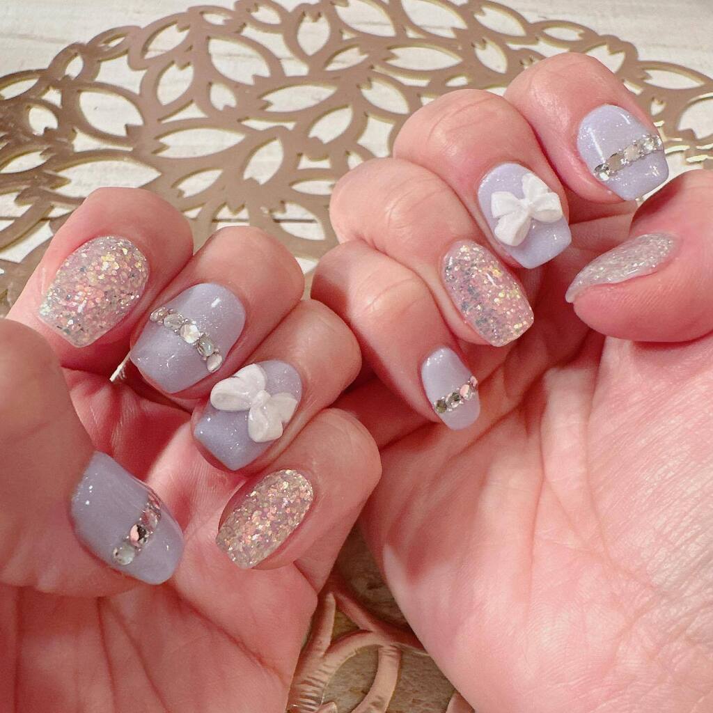New Nails🎀Ribbon and Glitter💜🩵
前回あっさりなので今回はこってり甘め✨
#nails #gelnails #ribbonnails #nailsalon  #nail #gelnail #purplenails #purple #glitternails #glitter instagr.am/p/CrLMQMoPlt5/