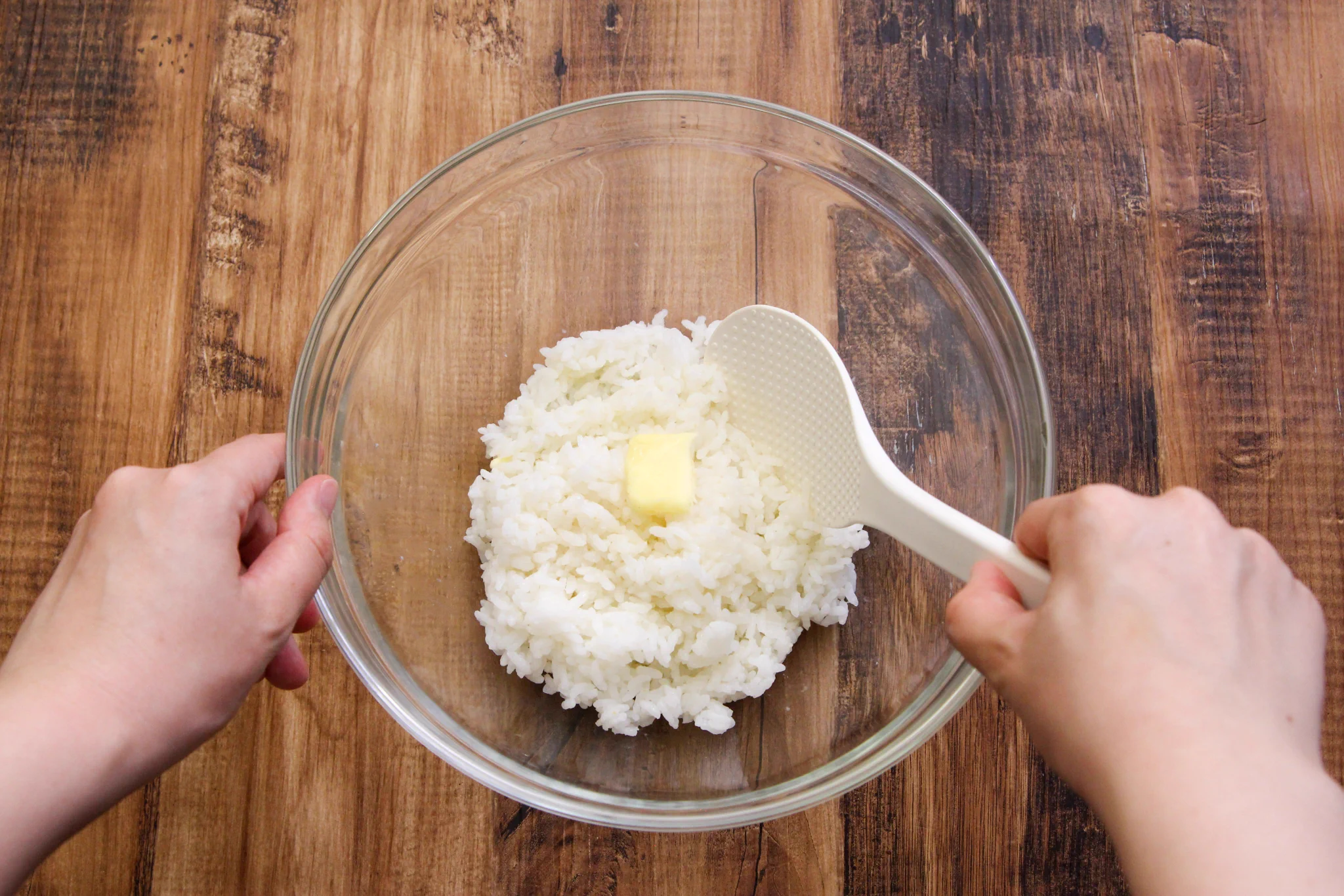 1個のつもりが、つい2個食べちゃう美味しさ？！とっても美味しそうな「おにぎり」レシピ！