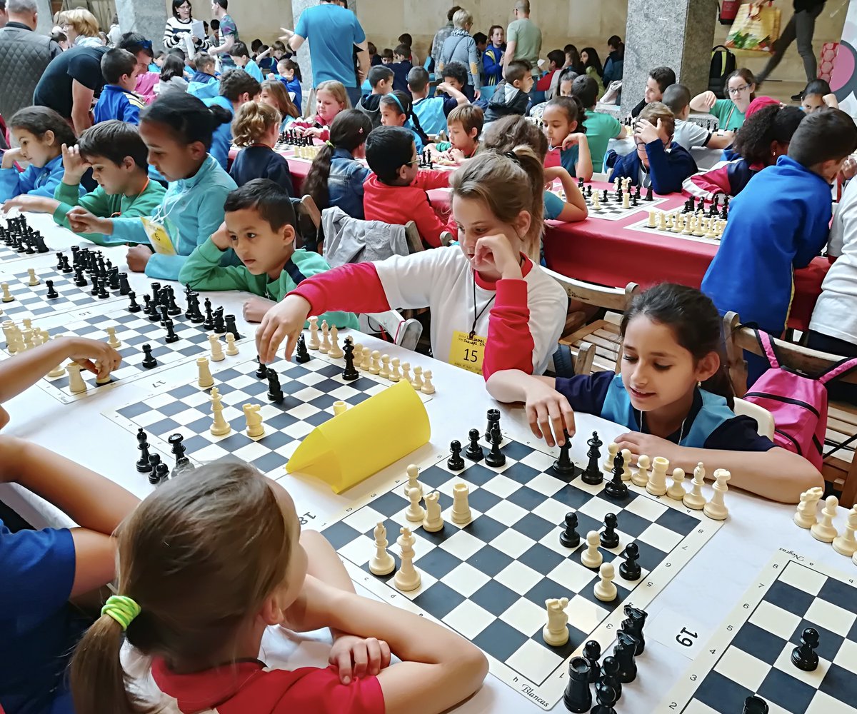 reus_cat's tweet image. 📢 Un total de 225 alumnes de 8 escoles participen aquest dimecres al matí a la VI Trobada del Projecte Escacs a l'Escola ♟️

➡️ Es farà a l'@lavitxeta de 10:00 h a 12:00 h

reus.cat/noticia/vi-tro…

#ReusEducació #ReusCiutatEducadora