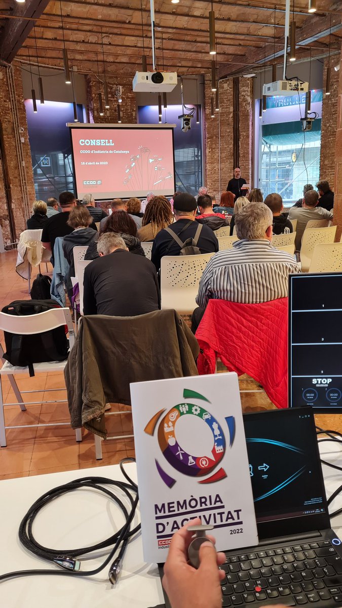 El company <a href="/bernat_vg/">Bernat Villarroya</a> presenta la Memòria d'activitat de #CCOOindústria de 2022 on queda reflectida la dimensió i tota la feina feta en els diferents àmbits (afiliació, eleccions, formació, negociació de convenis, expedients, jornades, cursos, recursos...)