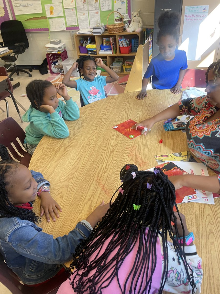 drkalag's tweet photo. We had a great visit with the tigers @ @APSCascadeES. Keep leading and moving from good to great @CasPrinciTmomon #APSNextLevel #JMC #NewEyes @MattSmithEdLD @DrLisaHerring @WilhelminaRegi3 @didraut @kdavidibcascade https://t.co/Xghi0lxoGX