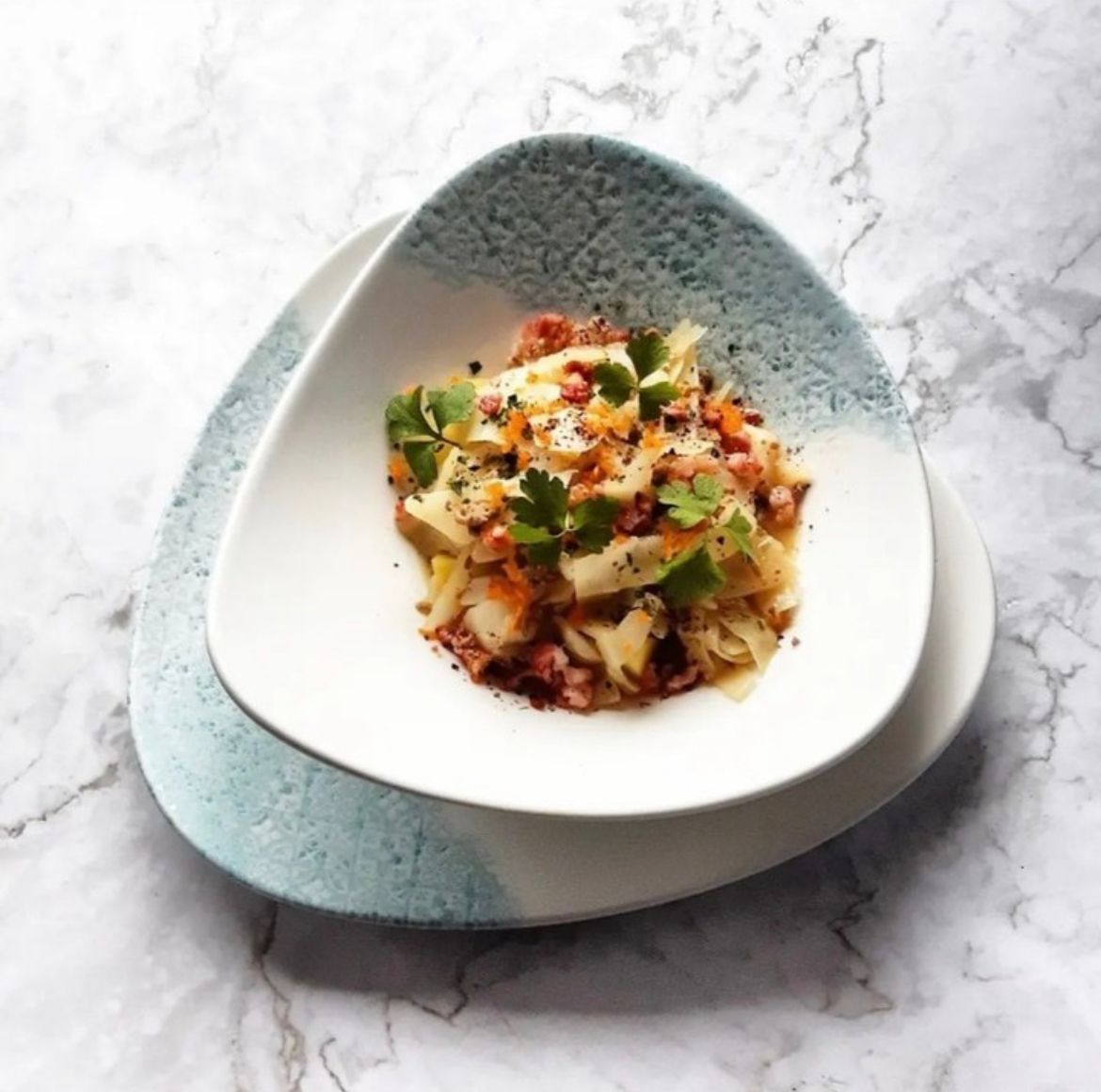 Cada pieza es única.✨👉🏻 Los nuevos platos de la gama “Vintage Prints Med Tiles” de Churchill tienen diseños con un aspecto desgastado que le darán ese toque vintage a tu local y presentaciones. 🍽️

✅Los encontrarás en #DemingoEquipamientos.