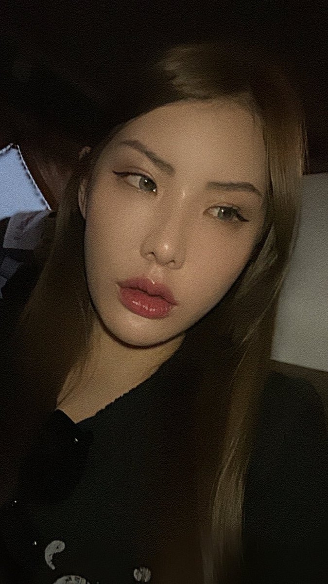厚唇還是有點好處

除了重感情以外 微調一下性感加分🫦

：你是摩羯還是水瓶

：摩羯

：難怪 不笑臉都會很臭

（會不會聊天😂） https://t.co/PvcBStMBZx