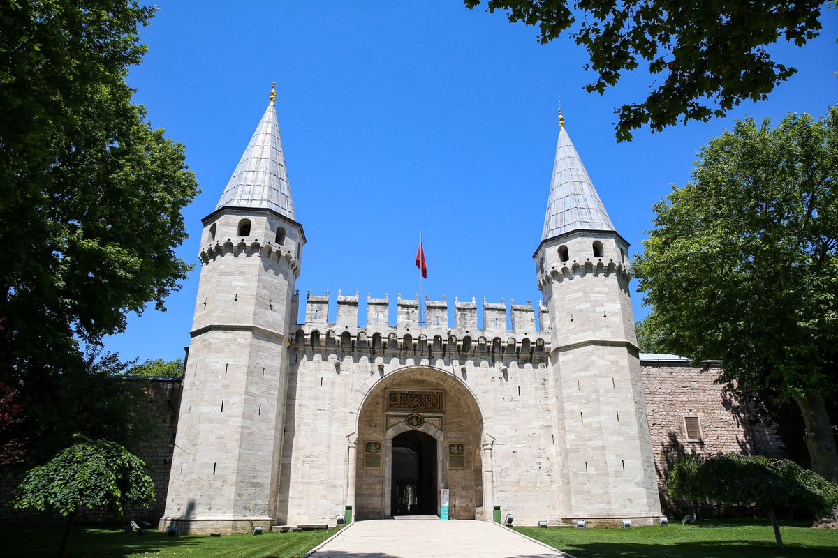 Today is the #InternationalDayofMonumentsandSites 🏛️Türkiye 🇹🇷 is home to some of the world's most magnificent historic landmarks.
#HagiaSophiaGrandMosque #Ephesus #Göbeklitepe #TopkapıPalace