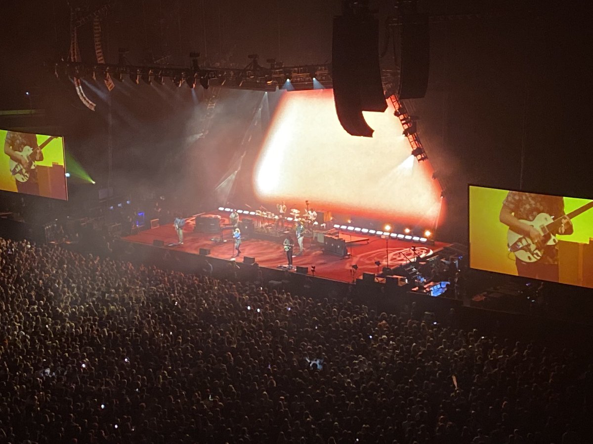 CMcLean95's tweet photo. Best weekend seeing @paramore in Cardiff and Glasgow! #paramoreglasgow #paramorecardiff #paramore https://t.co/M8iKUijXDq