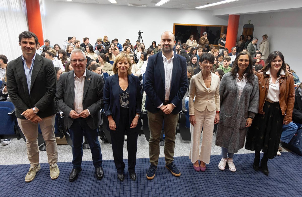 Hoy hemos tenido un interesante debate entre candidatas a <a href="/Gipuzkoa/">Gipuzkoa</a> en el Campus de Donostia de <a href="/deusto/">Universidad Deusto - Deustuko Unibertsitatea</a>. Ha habido interesantes preguntas del alumnado de <a href="/deustoTrSocial/">Deusto Trabajo Social / Gizarte Lana</a> y <a href="/deustoKom/">DeustoKom</a> sobre modelo de servicios sociales, entre otras cuestiones. ¡Muchas gracias por venir!