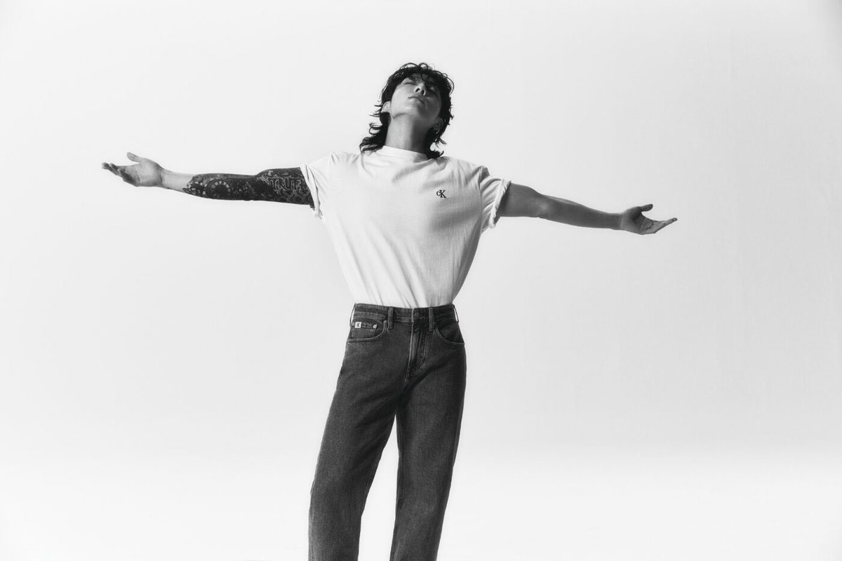 italianarmyfam_'s tweet image. 📸 Scatti di JUNGKOOK per Calvin Klein rilasciati daI media‼️😍

CHI HA DETTO CHE TUTTO CIÒ FOSSE LEGALE? 🫠🚑

@BTS_twt #JUNGKOOKxCALVINKLEIN