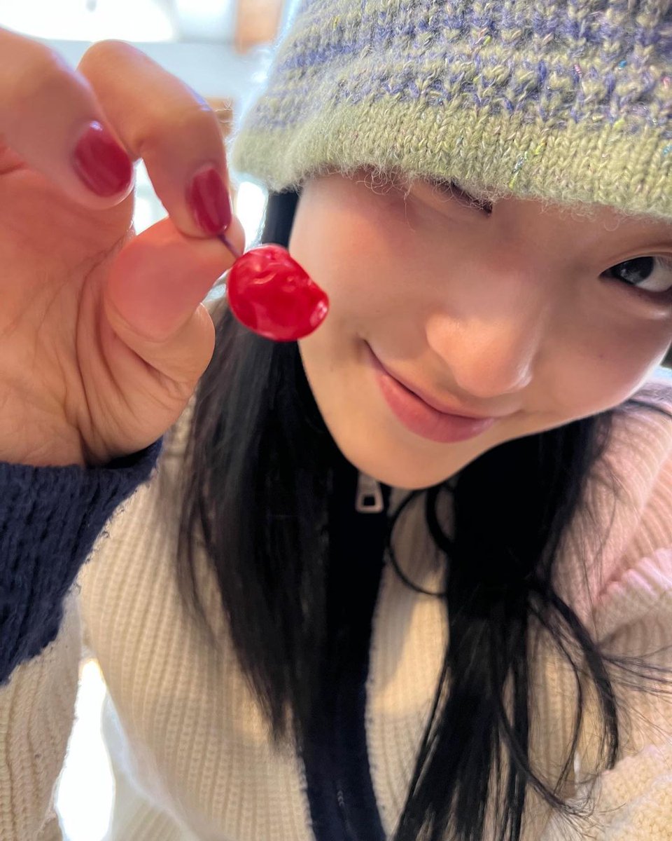 flover_only_'s tweet photo. [📷#saeromssee] 230418
- Lee Saerom Instagram Update-  

🍒💅🏻

#이새롬 #LeeSaerom #새롬 #Saerom #fromis_9 #프로미스나인 https://t.co/Ozyw1oawvk