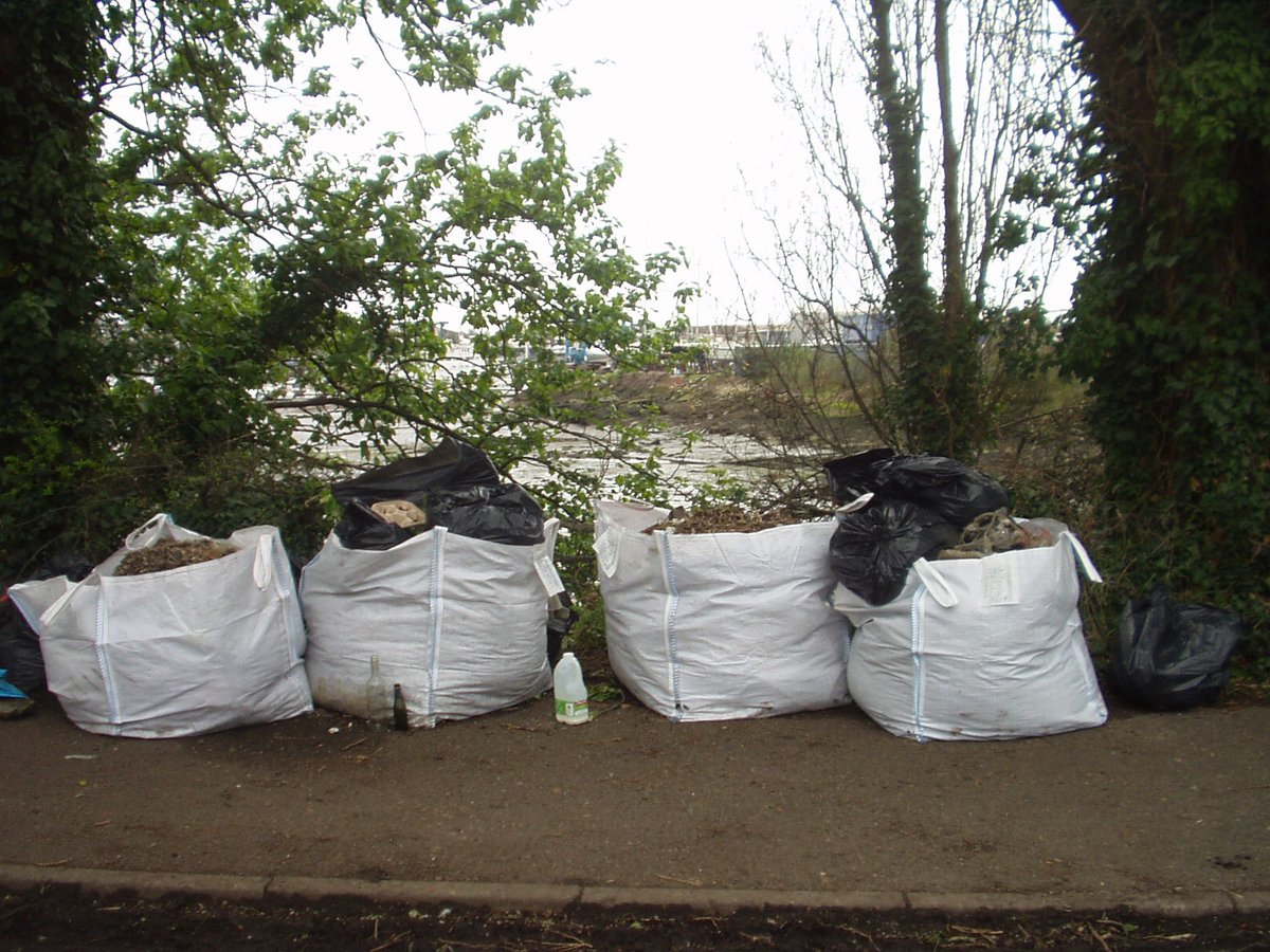 Huge bags of #nurdles and all sorts of rubbish now gone from <a href="/BayChessel/">Chessel Bay Friends</a>.  Hooray! 

A big Thank You to team "Nurdle" and all the #volunteers who helped.

Let's keep this place a prime site for City #wildlife - as it should be.

#ChesselBayFriends