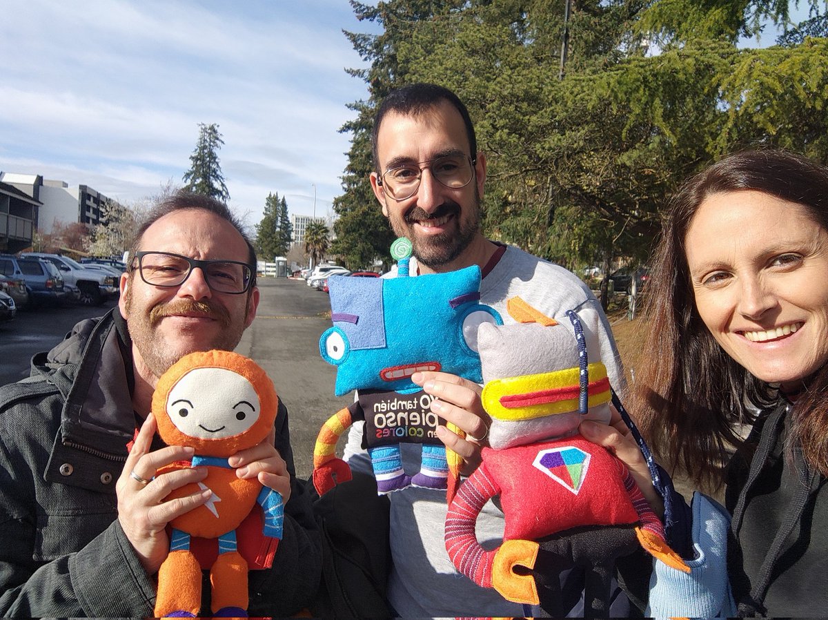 ENCAMINA's tweet photo. El equipazo de #MVPs del #ENCATEAM en la #MVPSummit disfrutando de las sesiones de los PGs y de la comunidad 🌏 de #Microsoft. Un orgullo teneros en #ENCAMINA💪💜 #MVPBuzz @rromero_lopez @adiazcan @saintwukong @sparraguerra @D_Vid_45 @jorgedcrespo https://t.co/p1YY70Wugl