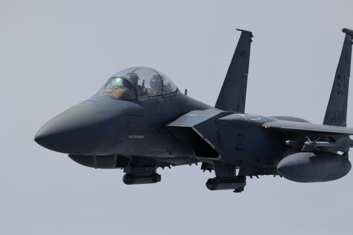 Air Marshal SP Dharkar, AOC-in-C of Eastern Air Command of #IAF flies on F-15 Strike Eagle during Exercise Cope India 2023

#ExCopeIndia 2023
#IADN