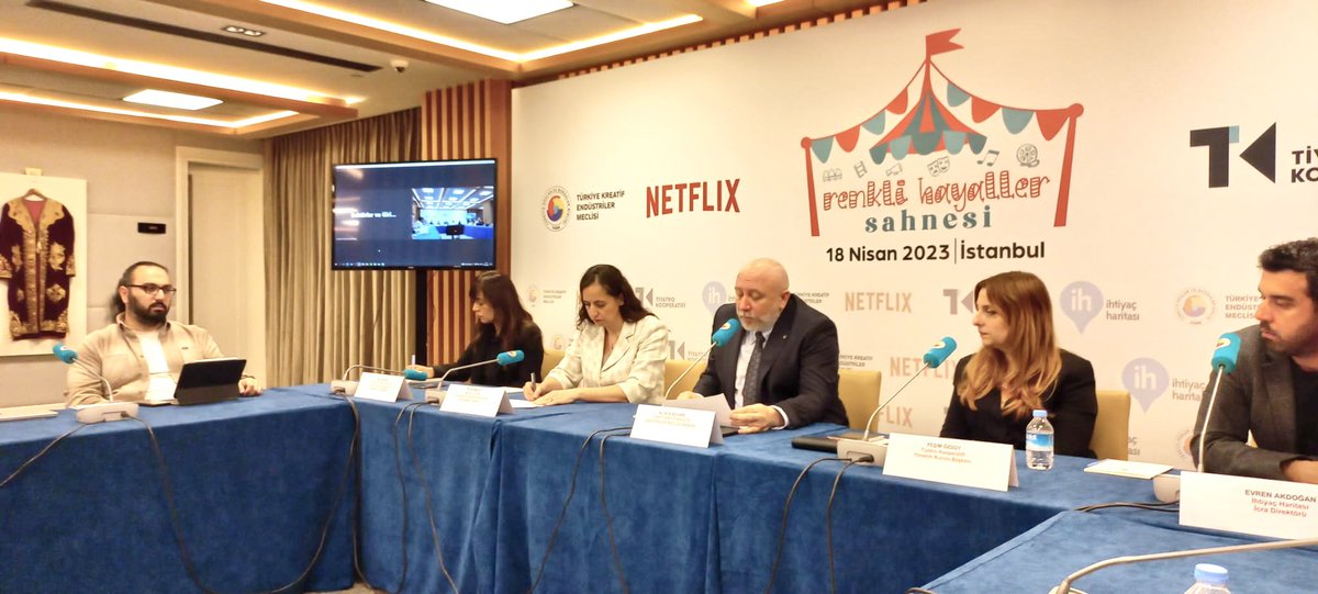 Her gün değişen ihtiyaç sıralaması bugünlerde sanatın iyileştirici gücüne geldi. Bölgede kurduğumuz çadırlarda çocuklara yönelik hergün onlarca tiyatro oyunu sahnelecek, film gösterileri yapılacak ve kreatif alanların bileşeni olan birçok alt dalın deneyimi üretilecek.