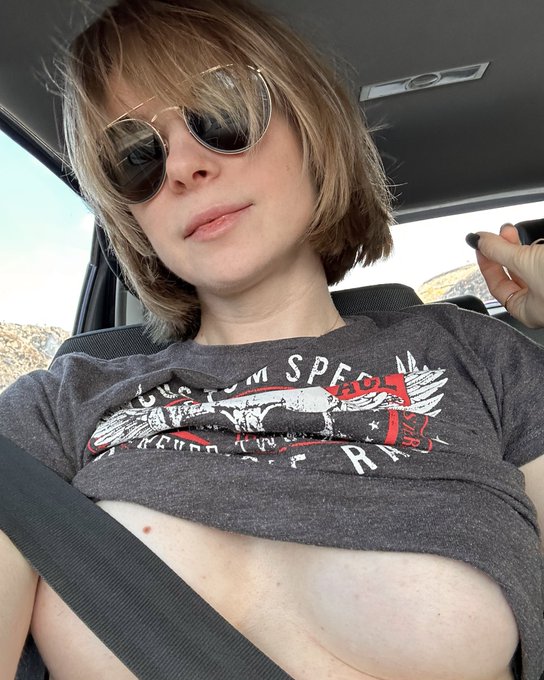 Hello https://t.co/uWF6ZV5c7H<a href="/tag/feet"class="tags"><span>#feet</span></a>