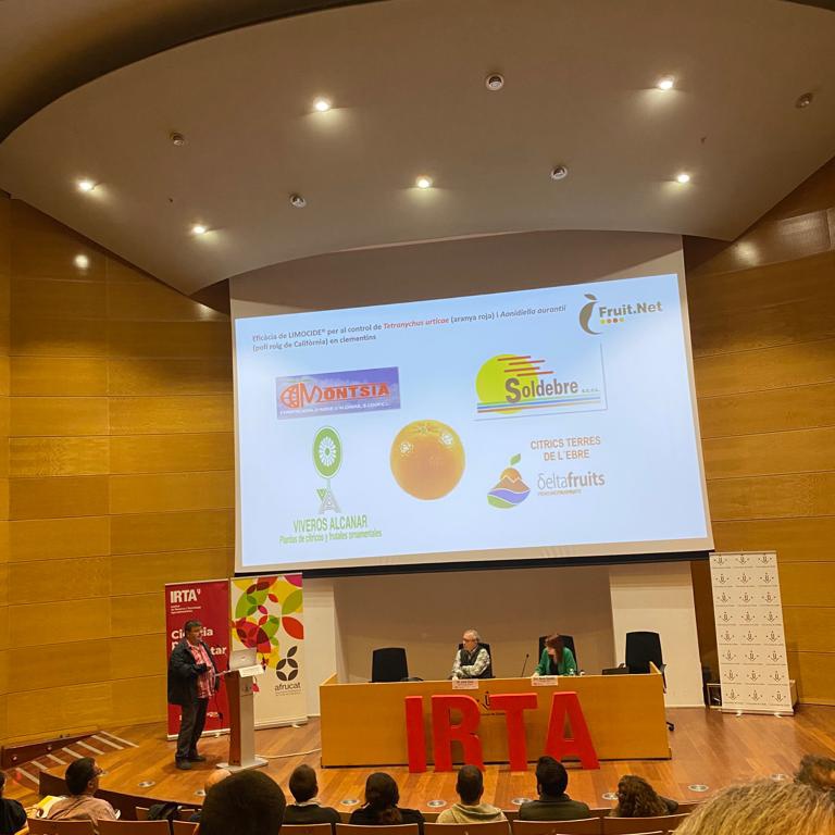 jcamposrivela's tweet photo. Presentació sobre control d'aranya roja i poll roig de Califòrnia en cítrics a càrrec de Josep Miquel Fibla @miguel_fibla d'@irtacat a la Jornada d'Estudis #FruitNet https://t.co/rx6OW9pSM1