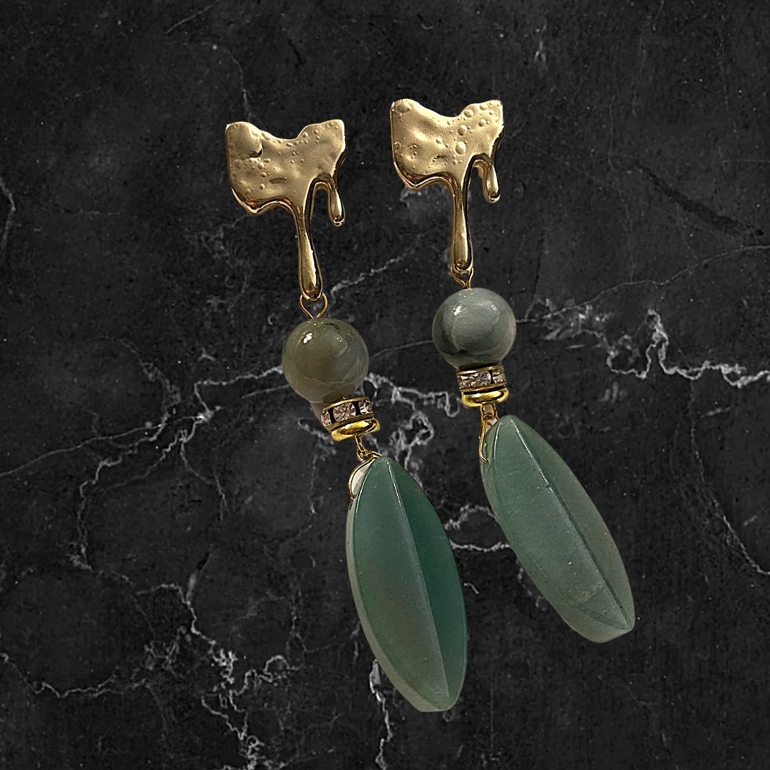 Experience the beauty and luxury of our exclusive gold and natural stone jewelry! (£19.50) 🪄

mattblackjewellery.com/products/emera…

#MHHSBD #CraftBizParty #UKMakers #UKCraftersHour #naturalstone #greenearrings