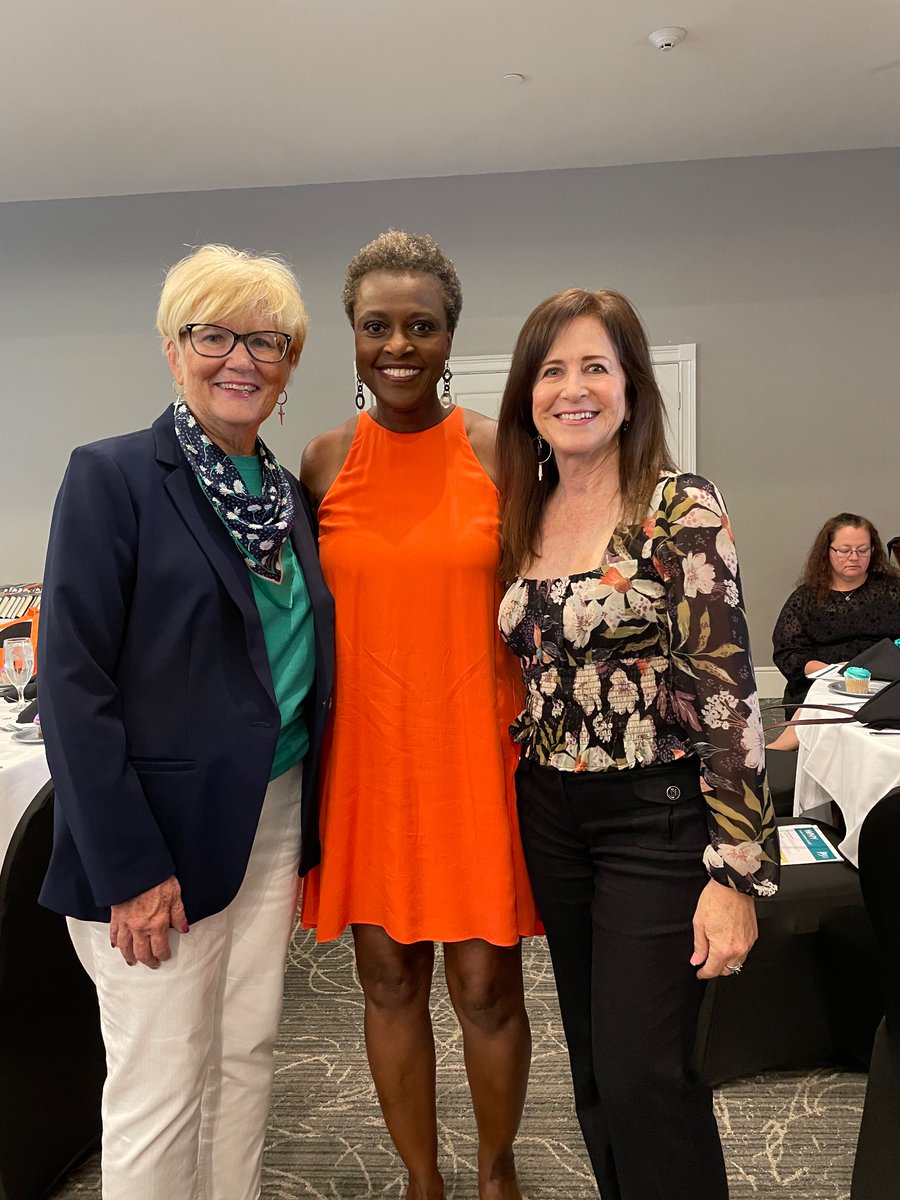 SandyPenvose's tweet photo. Such a great night @HASLMS Banquet! The leadership and speaking skills that I learned w this group prepared me for my new speaking role in retirement! https://t.co/46ULO8CgVR