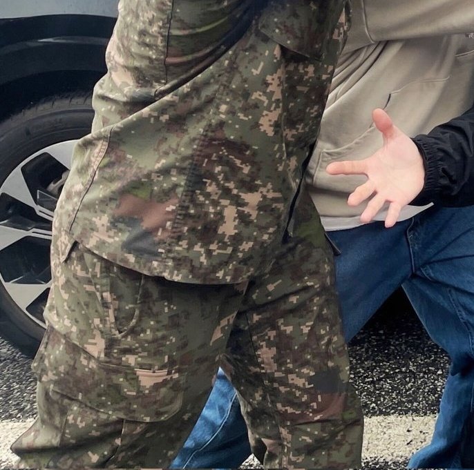 jeonggukloverr's tweet photo. LAS PIERNAS DE SEOKJIN??? DUPLICARON SU TAMAÑO https://t.co/W4sg6PBtRj