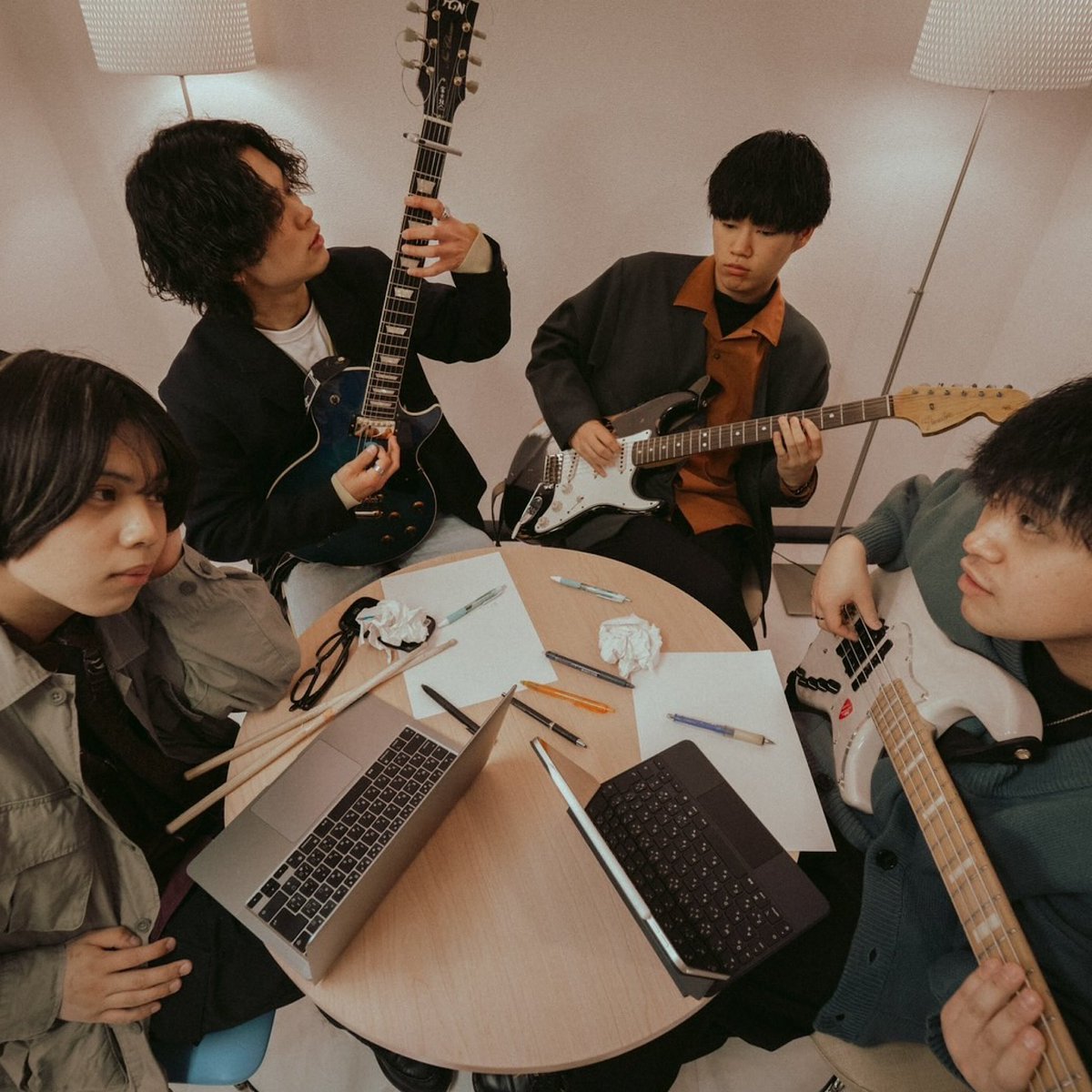__surpass's tweet photo. 【㊗️ 超重大発表 ㊗️】
この度Surpassは新メンバーの西村勇哉.Ba
を新しく仲間に加えて再始動いたします

それに伴いSurpassの新アーティスト写真公開！

活動休止から約3年間をかけて復活いたします。
明日の20:00にも超重大発表ありますのでお見逃し
なく！ https://t.co/nDyTqgng48