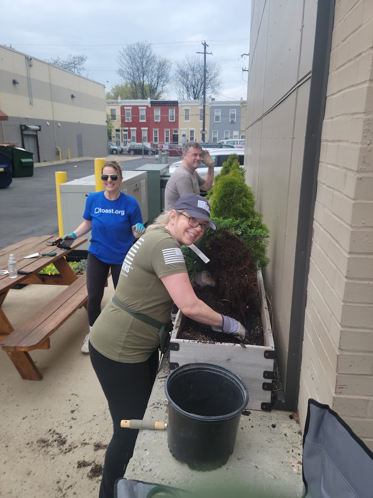 GardensHeroic's tweet photo. PEACE, LOVE & PLANTS, baby. Join us this this Saturday for our Block party on Rosalie Street in NE Philly. Learn more and register here: https://t.co/ngLEmaTRLq #grateful #usveterans #community #gardening #horticulture #volunteers #letfreedombloom https://t.co/uNG2sbcaoH
