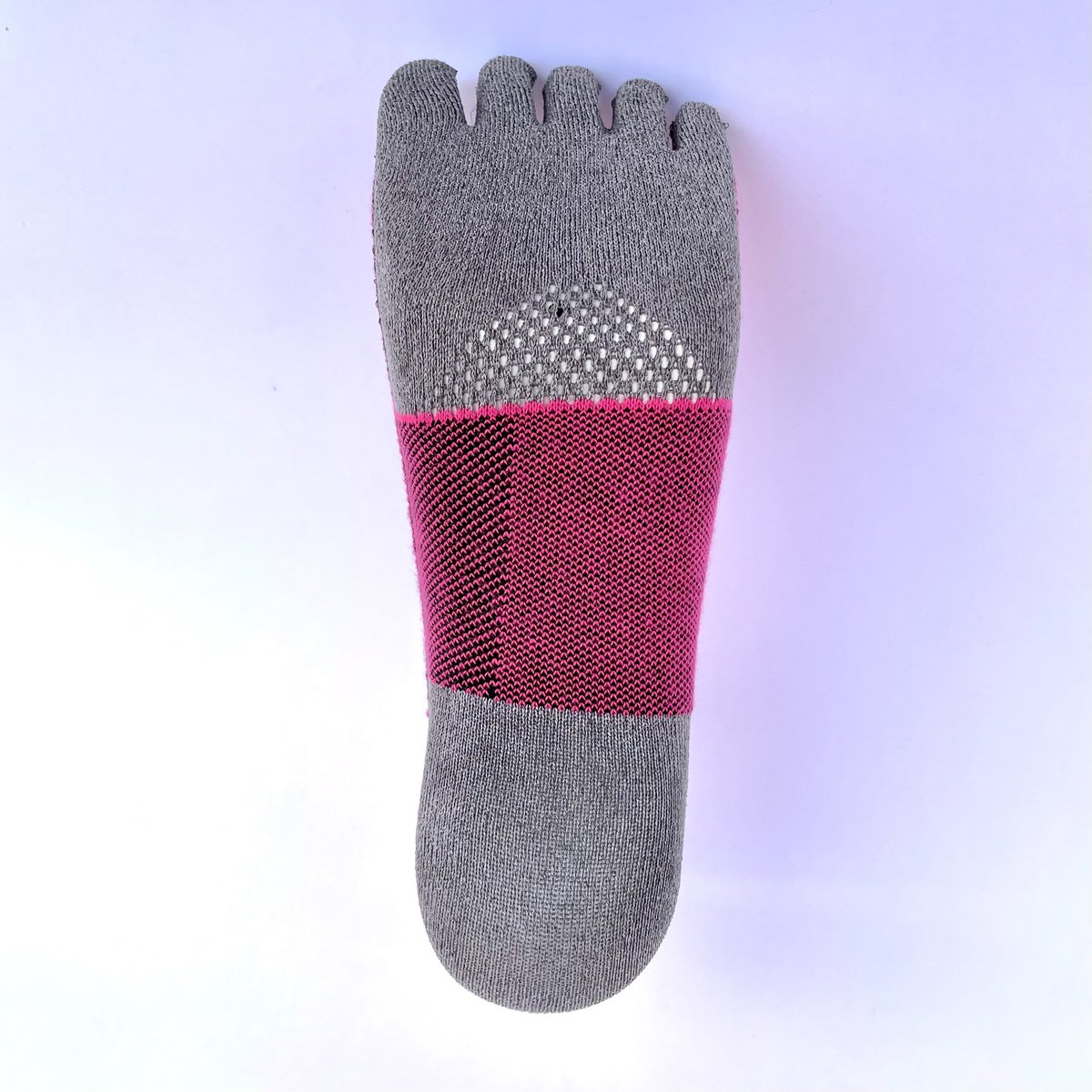 stepomiya's tweet image. ＼✨おすすめランニングソックス✨／
 #FUNCTIONALFIT
5本指ランニングソックス

長時間の練習を考慮し、
適度にサポート‼️

温度調節を可能にした糸を使用し、
これから暑くなる季節でも快適です✨

是非、お試し下さい☺️

 #ステップスポーツ大宮店