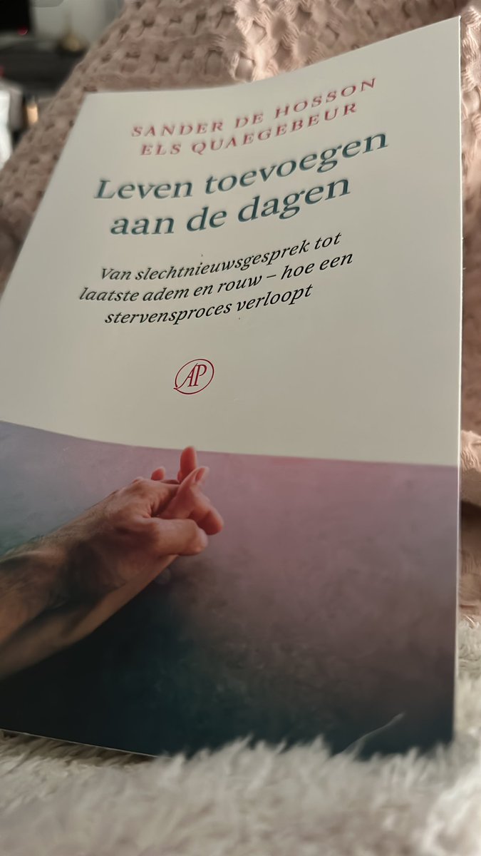 SkiingChick's tweet photo. Boek uit…. #mooi #indrukwekkend #informatief #verdieping #SanderdeHosson https://t.co/3h911Q41j1