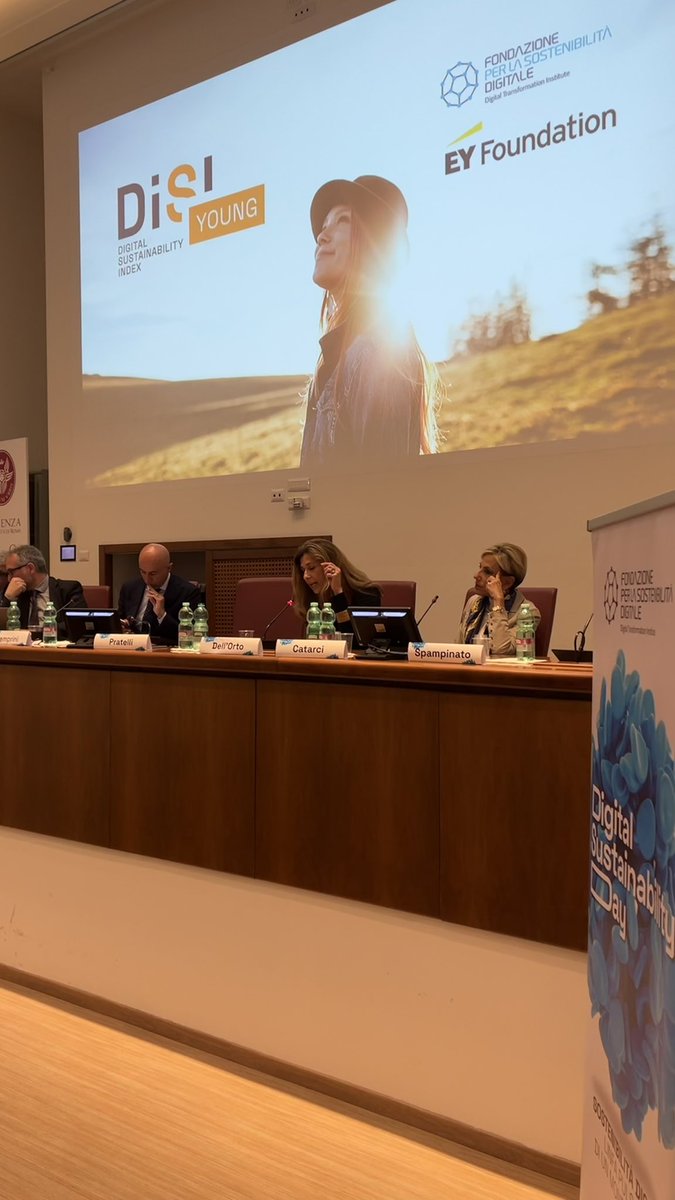 DigiTInst's tweet photo. “Con la Fondazione, abbiamo declinato il DiSI sui giovani di 5 nazioni europee. La sensibilità su questi temi aumenta con il titolo di studio: questo sottolinea ancora l’importanza della formazione”
@tdellorto1, Segretario Generale #EYFoundation.
#SostenibilitàDigitale https://t.co/5uBRfek39X